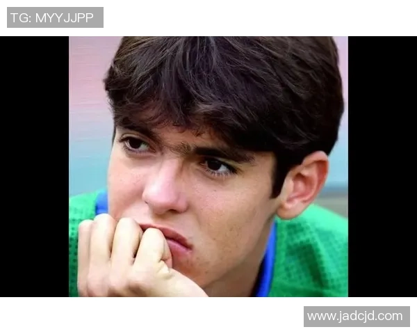 卡卡在球场上的搞笑瞬间让人捧腹大笑的趣事回顾