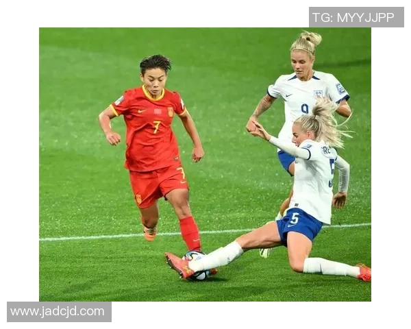 她在绿茵场上逆袭成王的秘密:女扮男装的足球明星传奇 她在绿茵场上逆袭成王的秘密:女扮男装的足球明星传奇